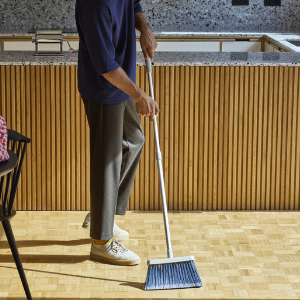 Joseph Joseph Besen CleanTech mit Wandhalterung
